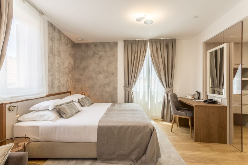 Deluxe Double or Twin Room | Hypo-allergenic bedding, down comforters, minibar, in-room safe