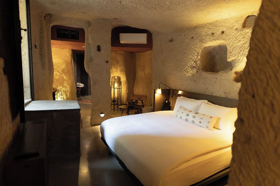 Cave Suite | Premium bedding, minibar, in-room safe, soundproofing