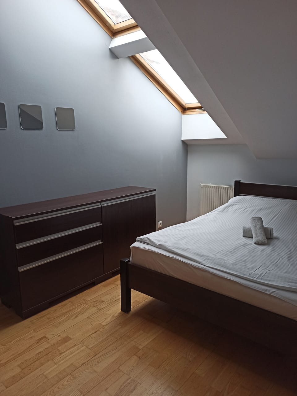 Comfort Apartment, Multiple Beds | Blackout drapes, soundproofing, iron/ironing board, free WiFi