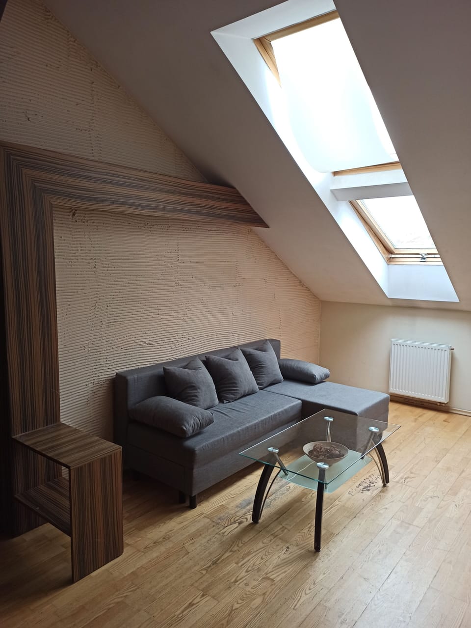 Comfort Apartment, Multiple Beds | Living room | TV
