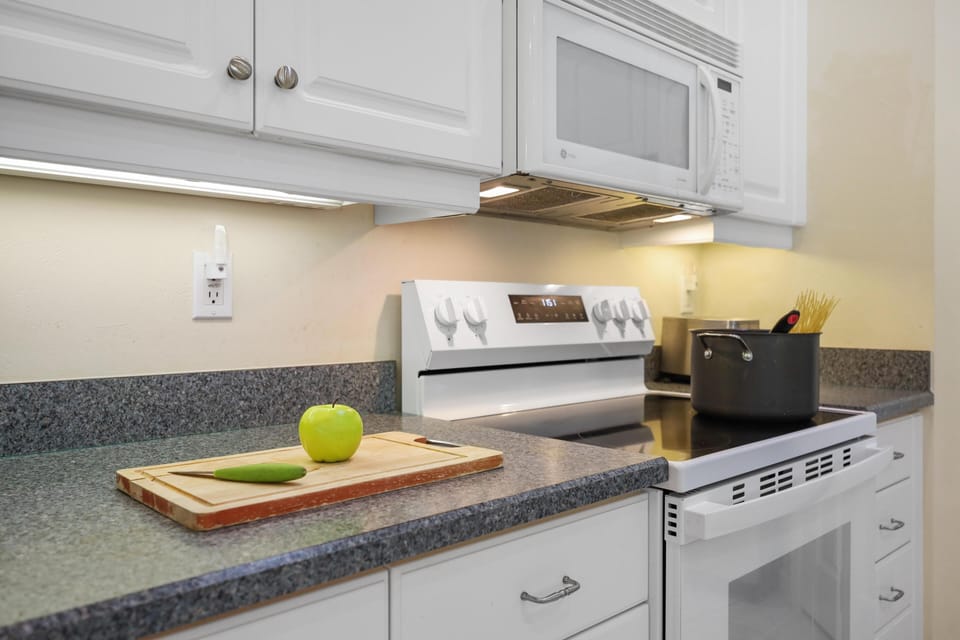 House, Multiple Beds (Peaceful home with pool and steps to ) | Private kitchen | Fridge, microwave, oven, stovetop