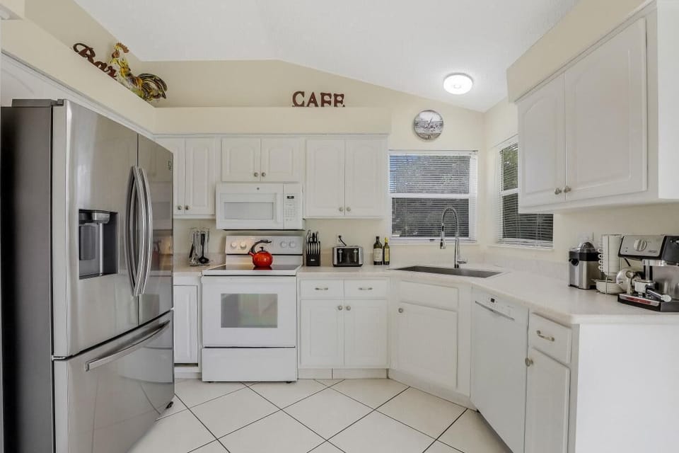 House, Multiple Beds (Pet-friendly home with southern expos) | Private kitchen | Fridge, microwave, oven, stovetop
