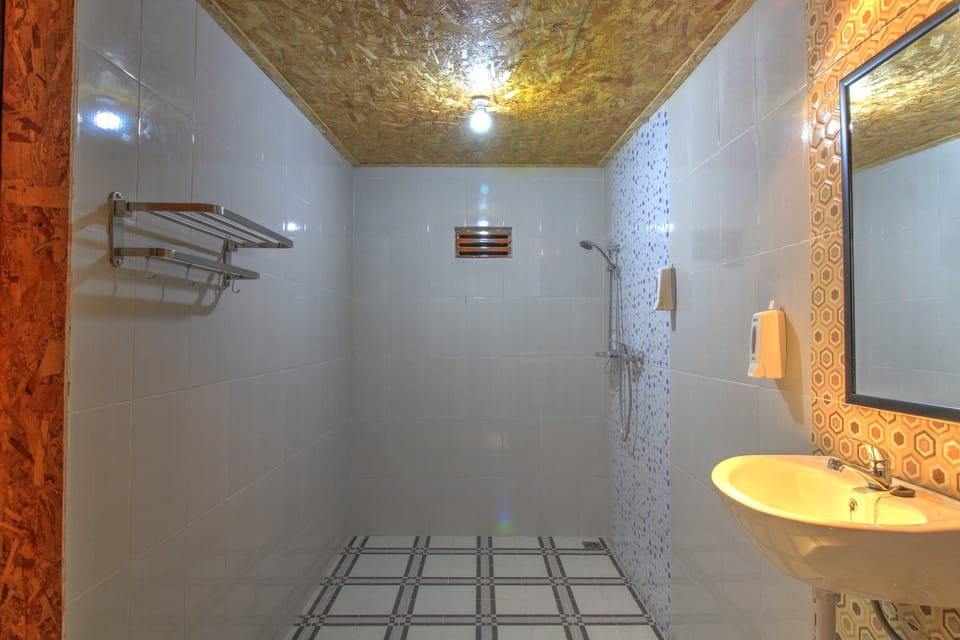 Shower, free toiletries, towels, soap