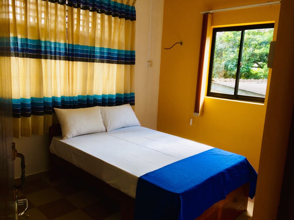 Basic Double Room, 1 King Bed, Non Smoking | Free WiFi, bed sheets