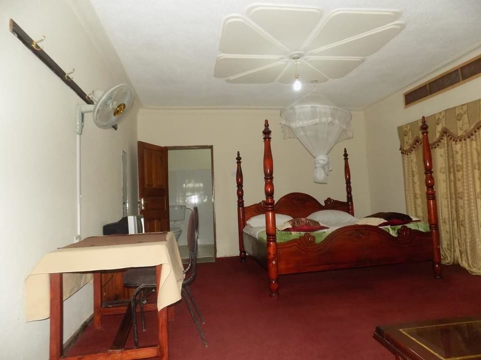 Desk, free WiFi, bed sheets