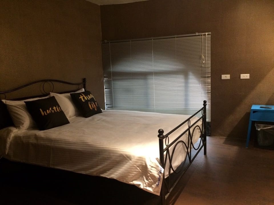 Comfort Double Room, 1 Double Bed | Individually decorated, individually furnished, desk, blackout drapes