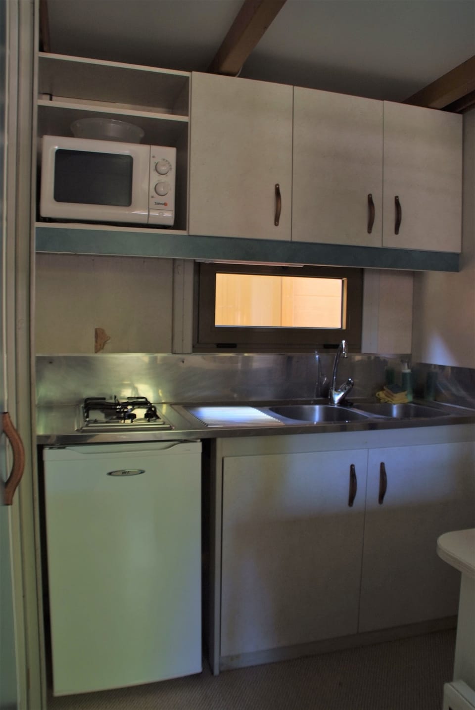 Bungalow, 2 Bedrooms | Private kitchenette | Fridge, microwave, stovetop, cookware/dishes/utensils