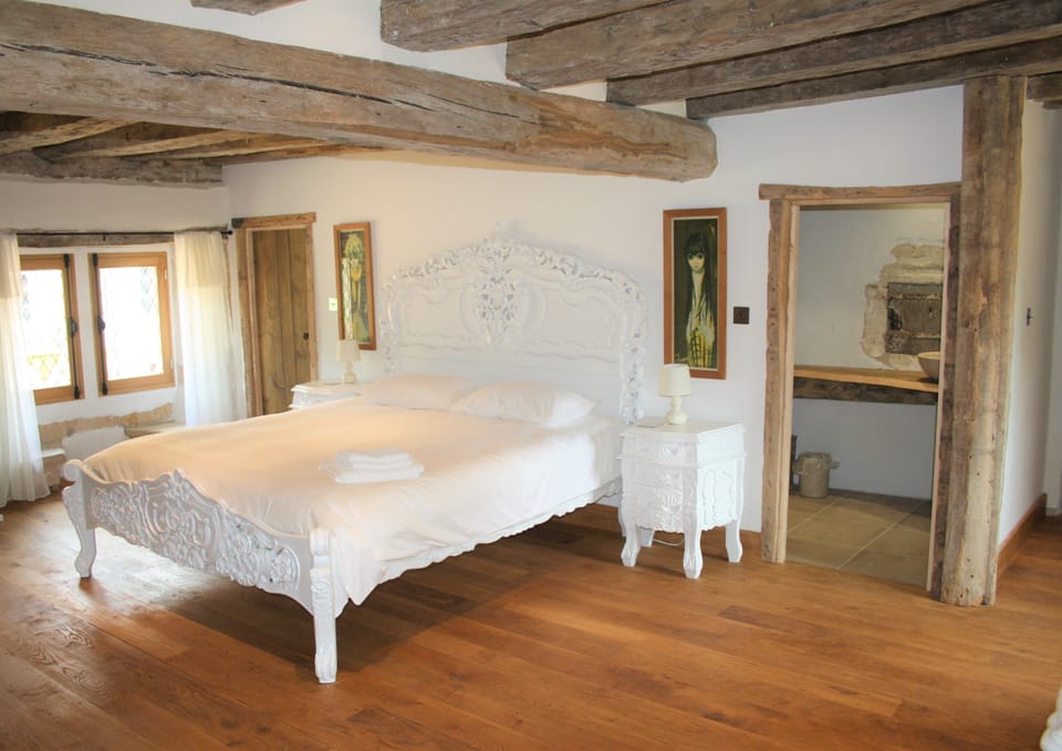 Superior Suite, Ensuite, Courtyard View (Max 2 adults + 2 children) | Free WiFi, bed sheets