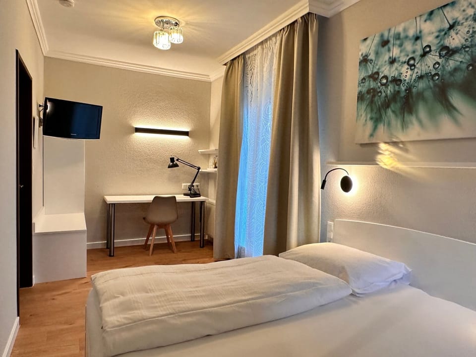 Economy Double Room | In-room safe, desk, WiFi (free)
