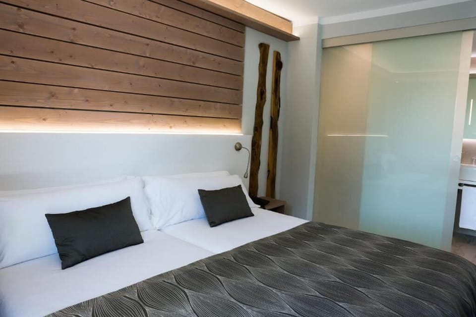 Blackout drapes, rollaway beds, WiFi, bed sheets