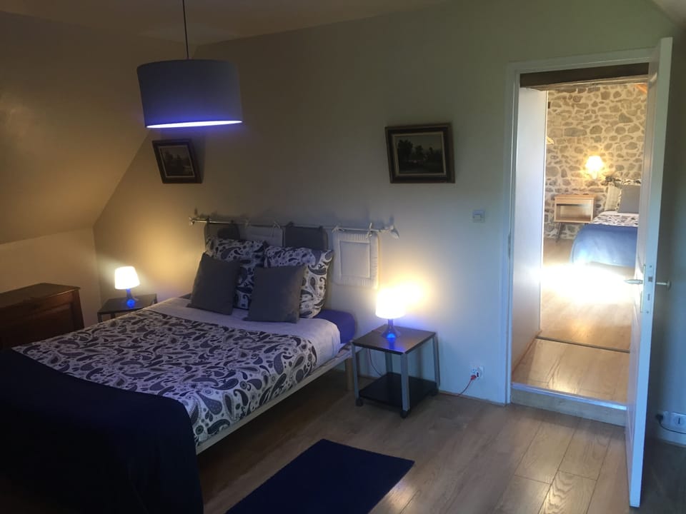 Family Suite (Geroges Sand) | Individually decorated, individually furnished, desk