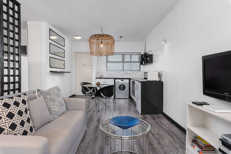 Comfort Apartment, 1 Queen Bed | Living area | Flat-screen TV