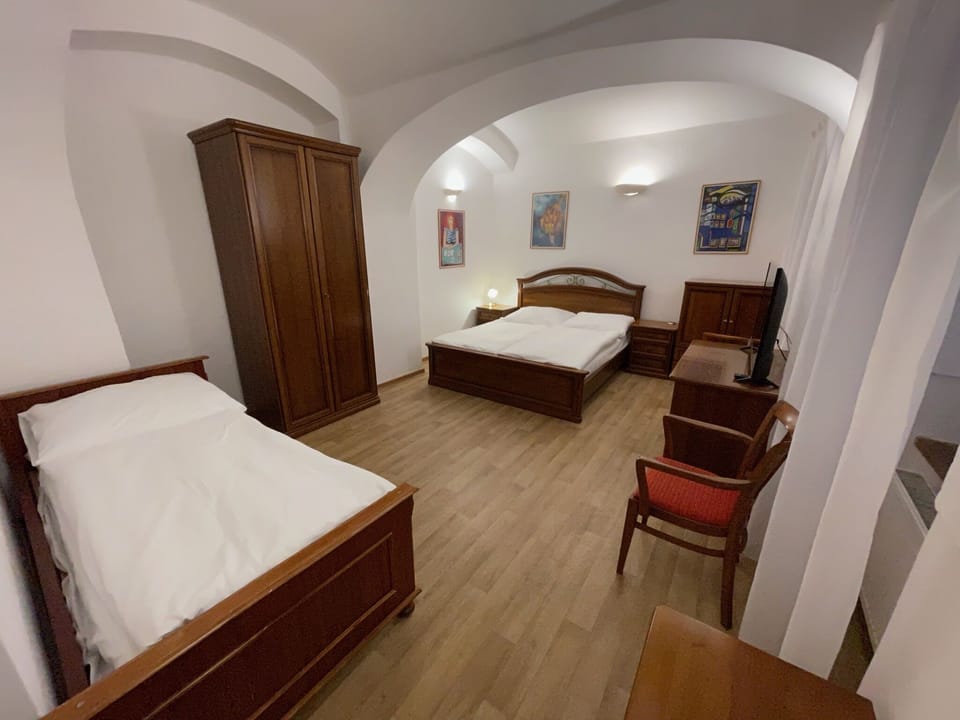 Soundproofing, free WiFi, bed sheets