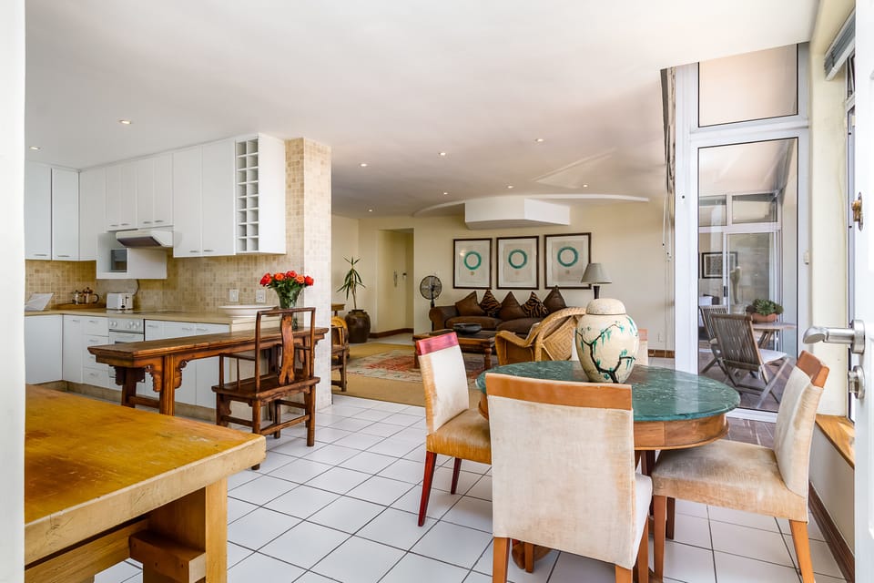 Premier Apartment, 1 Queen Bed, Ocean View | Living area | Flat-screen TV