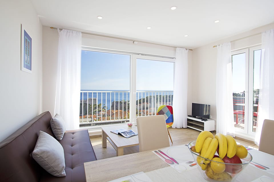 Comfort Apartment, Multiple Beds | In-room dining
