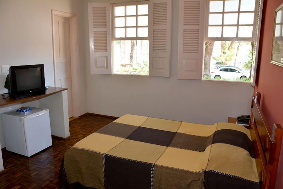 Standard Apartment, 2 Bedrooms | Laptop workspace, free cribs/infant beds, free WiFi, bed sheets