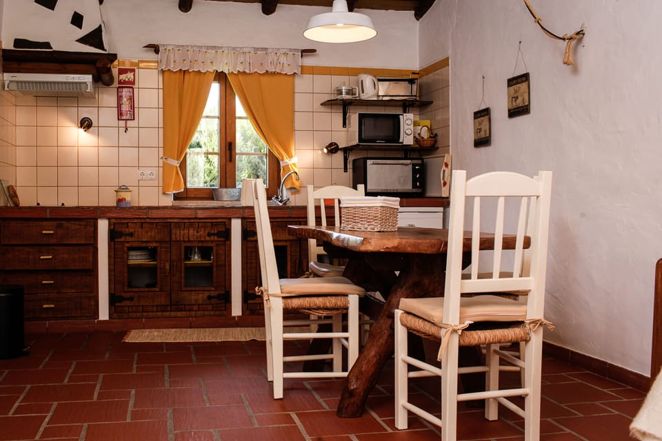 Apartment, 1 Bedroom, Garden View | Private kitchenette | Coffee/tea maker, electric kettle