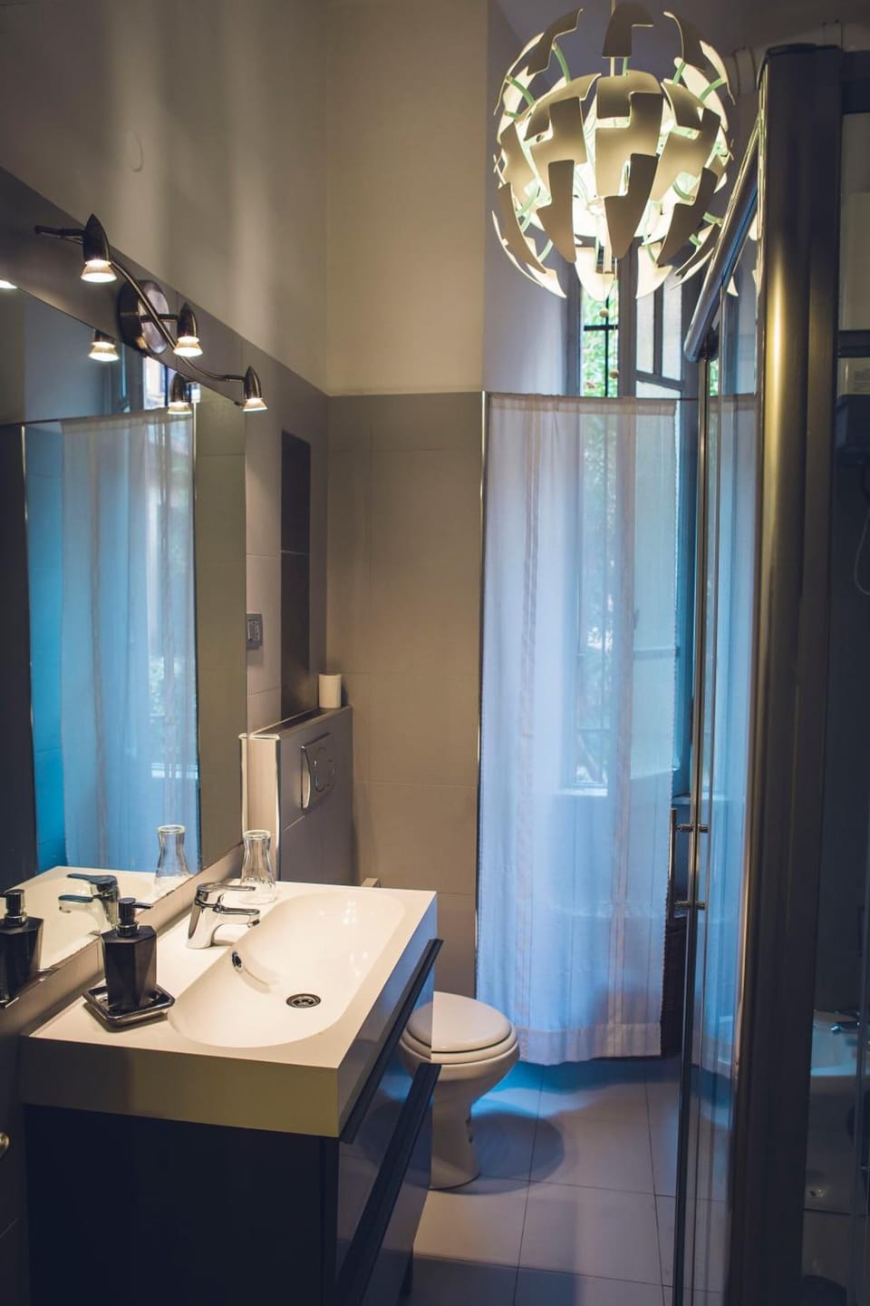 Double Room | Bathroom | Shower, hair dryer, towels