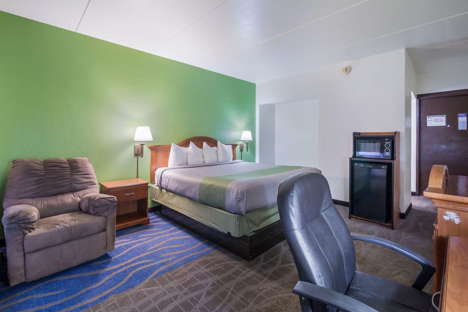 Blackout drapes, soundproofing, free WiFi, bed sheets