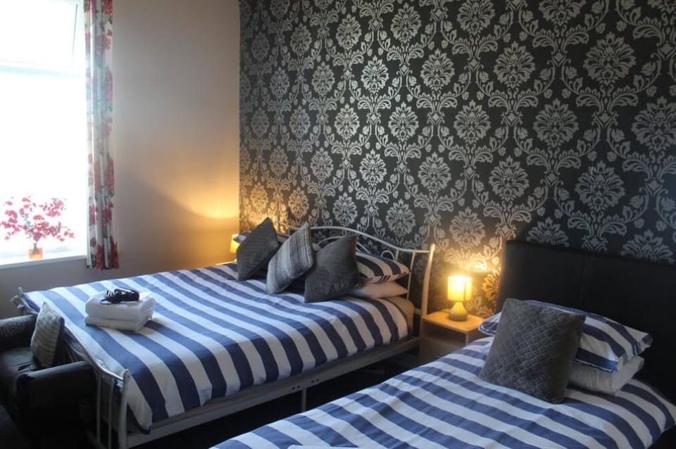 Triple Room | Individually decorated, individually furnished, iron/ironing board