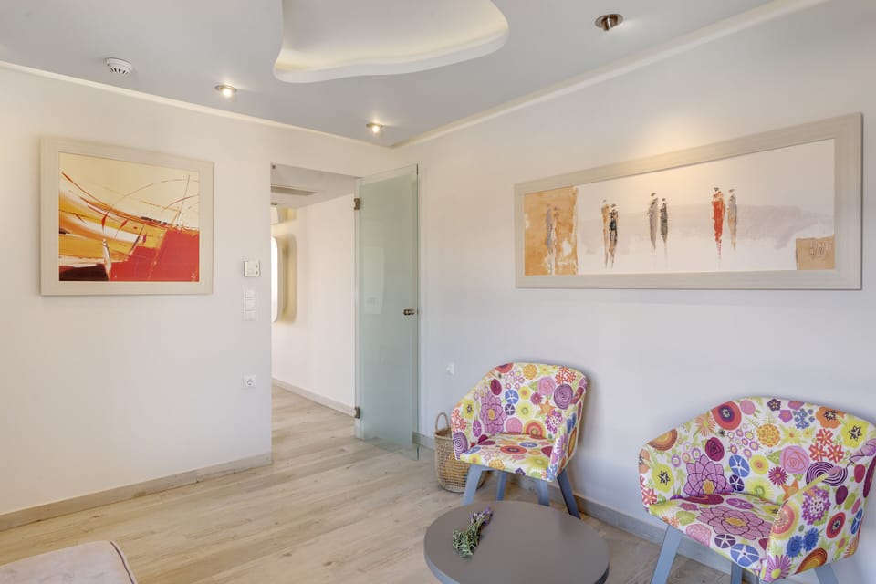 Two Room Suite | Living area | 40-inch flat-screen TV with satellite channels