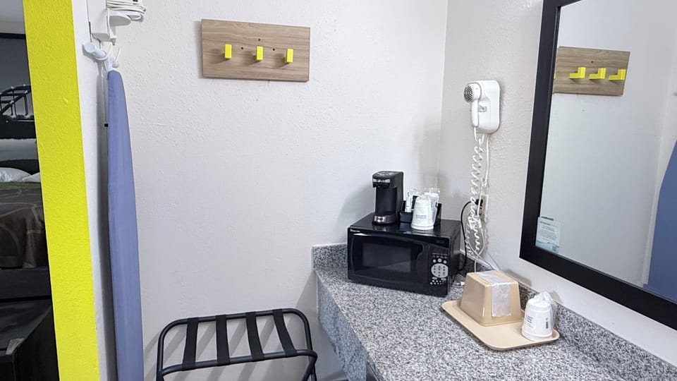 Room, Accessible | In-room dining