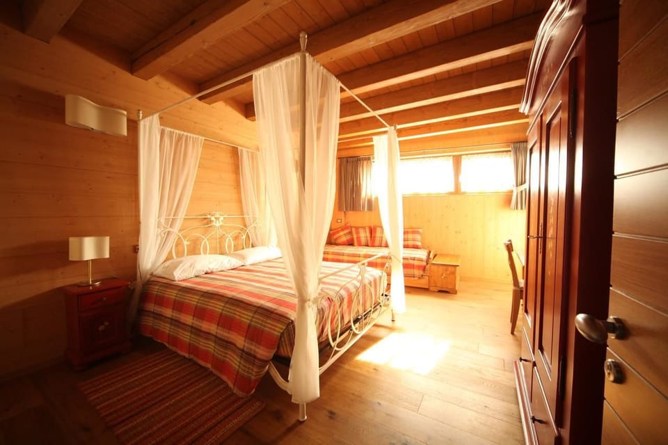 Deluxe Double Room, Balcony | In-room safe, desk, soundproofing, free WiFi