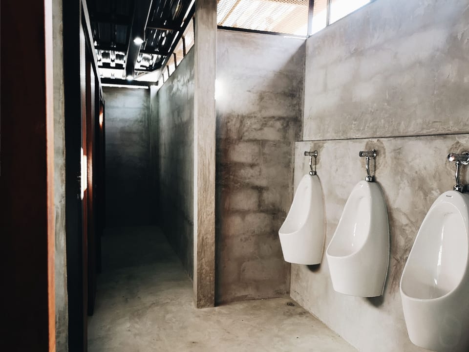 Shower, free toiletries, towels