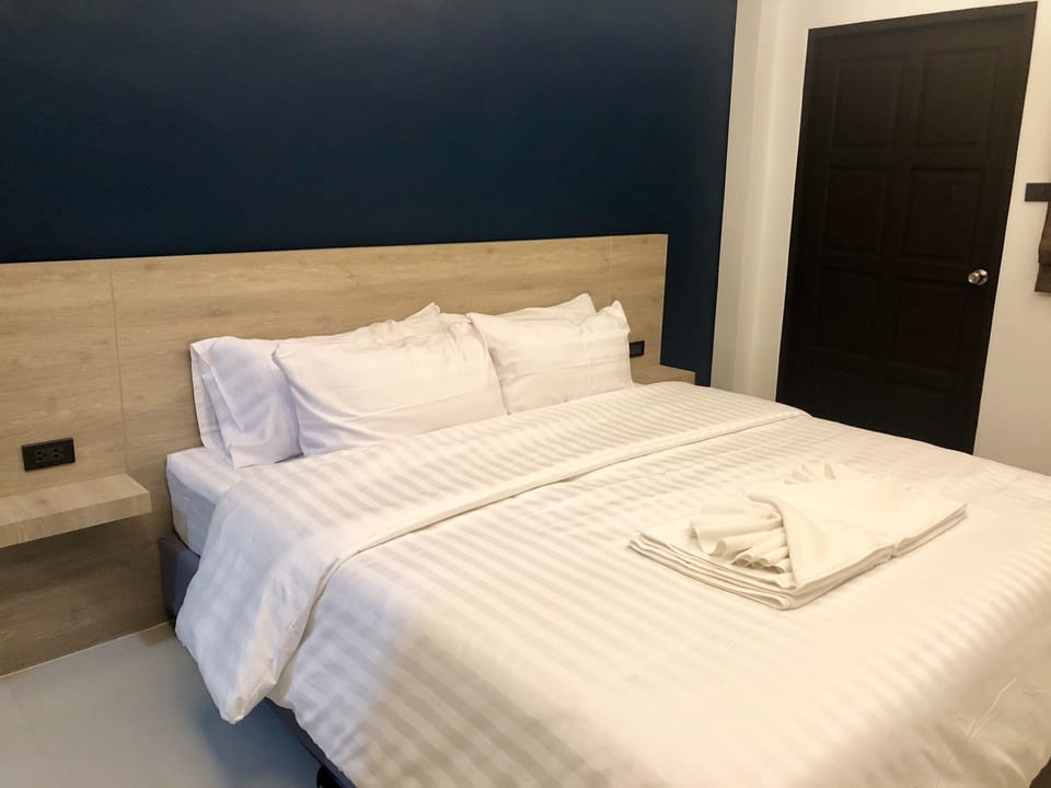 Standard Room | Blackout drapes, free WiFi, bed sheets