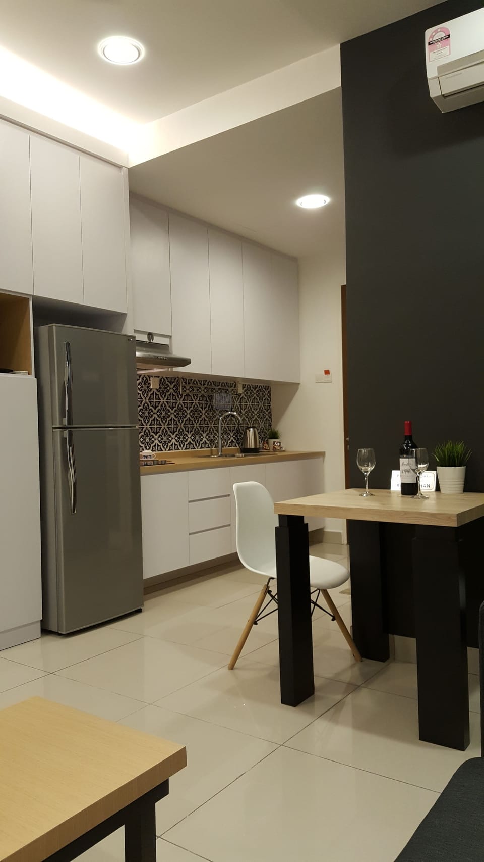 Comfort Apartment, 1 Queen Bed | Private kitchenette | Fridge, oven, stovetop, electric kettle
