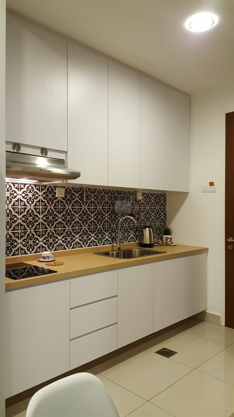 Comfort Apartment, 1 Queen Bed | Private kitchenette | Fridge, oven, stovetop, electric kettle
