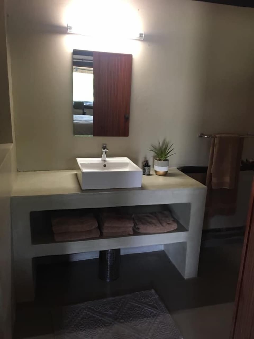 Bathroom sink