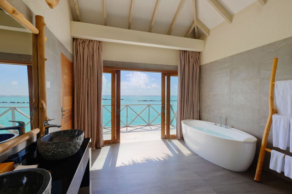 You & Me Suite with Floating Breakfast | Bathroom | Eco-friendly toiletries, hair dryer, bathrobes, slippers