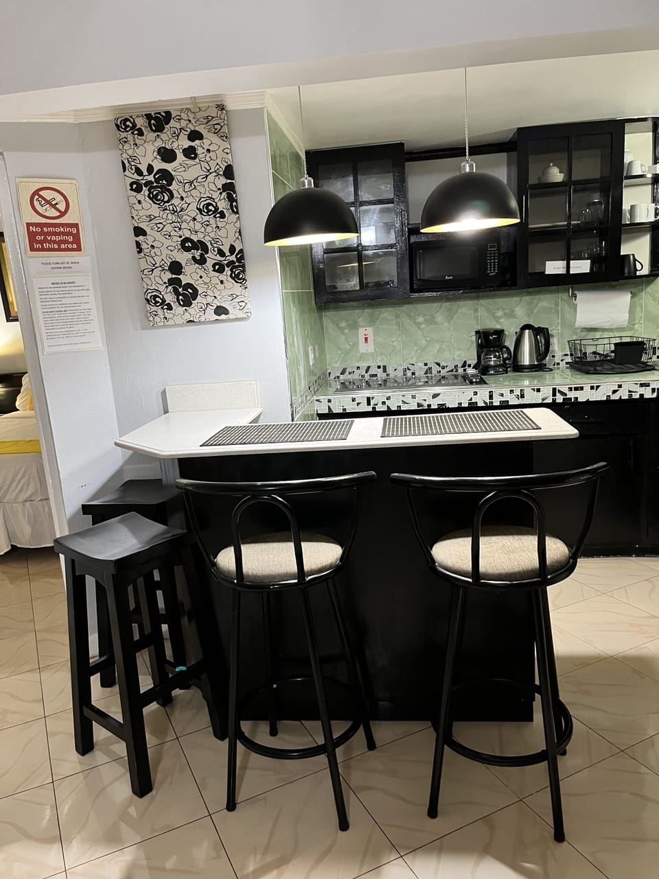 Comfort Condo, 2 Bedrooms, Ocean View | In-room dining