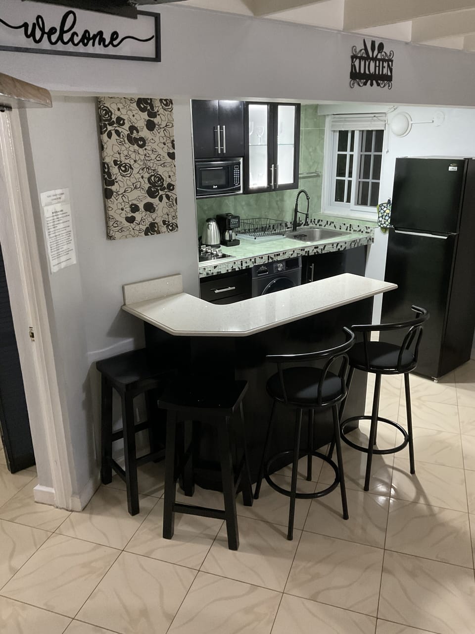 Comfort Condo, 2 Bedrooms, Ocean View | Private kitchen | Coffee/tea maker, full-size fridge, microwave, stovetop