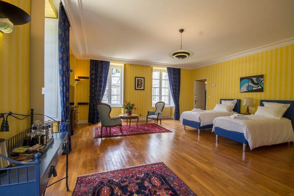 Family Suite (Dali) | Premium bedding, individually decorated, individually furnished, desk