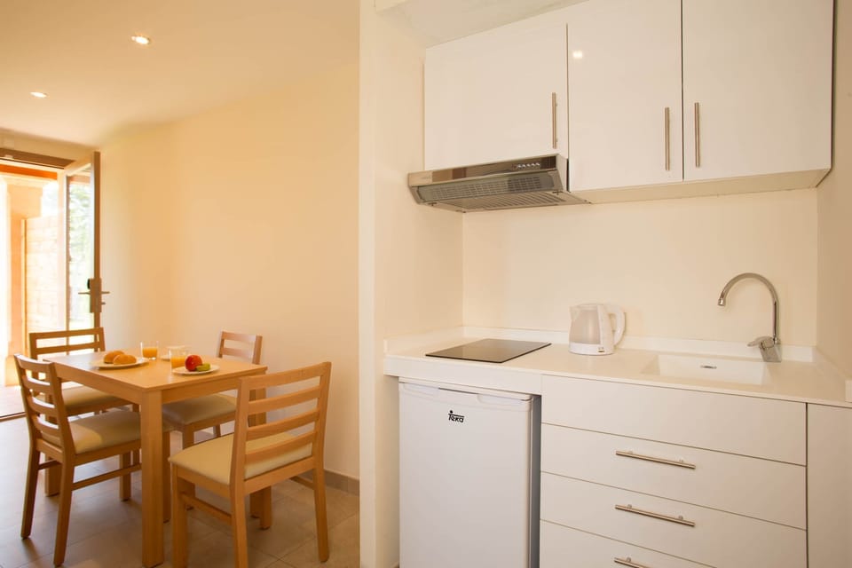 Sa Real | Private kitchen | Fridge, stovetop, espresso maker, coffee/tea maker