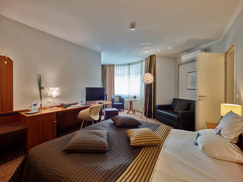 Minibar, in-room safe, desk, laptop workspace