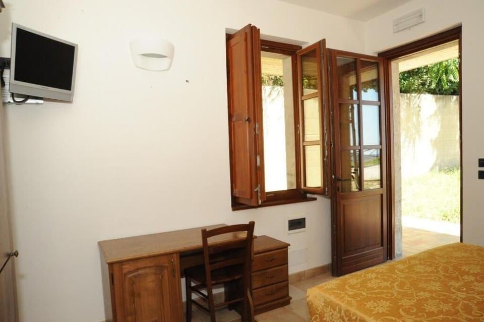 In-room safe, desk, cribs/infant beds, rollaway beds