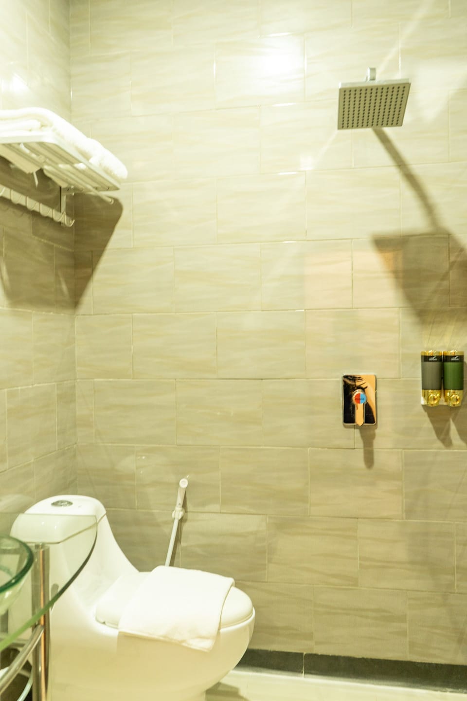 Standard Twin Room, 2 Twin Beds | Bathroom | Shower, slippers, towels
