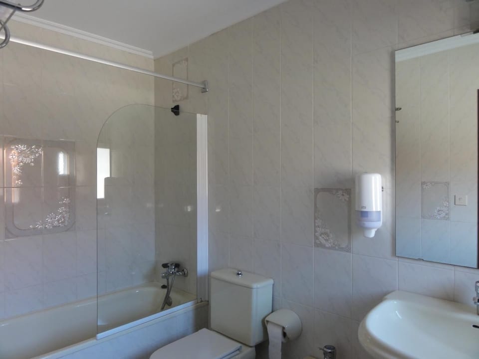 Free toiletries, bidet, towels