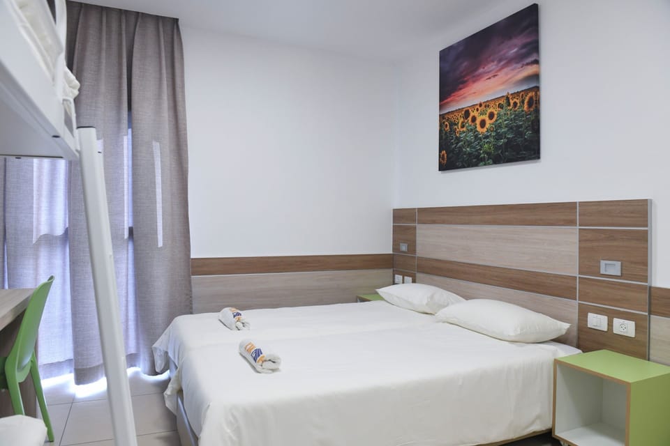 Standard Room | Desk, blackout drapes, free WiFi, bed sheets