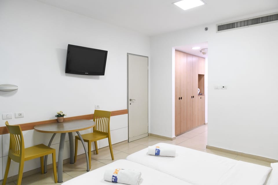 Standard Room | Desk, blackout drapes, free WiFi, bed sheets