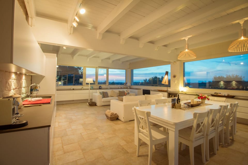 Villa, 4 Bedrooms | Living room | 32-inch TV with digital channels