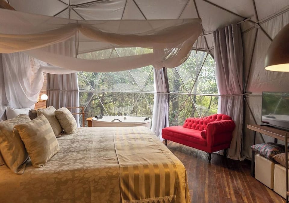 Premium Cabin, Kitchen | Minibar, blackout drapes, free WiFi, bed sheets