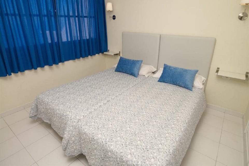 2 bedrooms, blackout drapes, WiFi, bed sheets