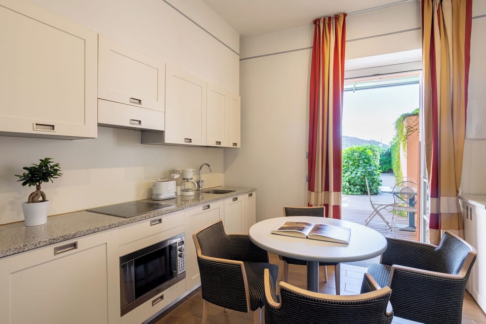 Superior Apartment, Kitchen, Partial Lake View | Private kitchen | Full-size fridge, microwave, oven, stovetop