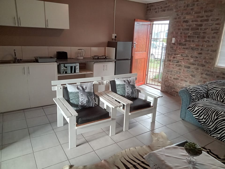 Zebra studio self-catering | Private kitchen | Fridge, coffee/tea maker, electric kettle