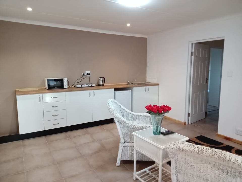 Giraffe suite | Private kitchen | Fridge, coffee/tea maker, electric kettle