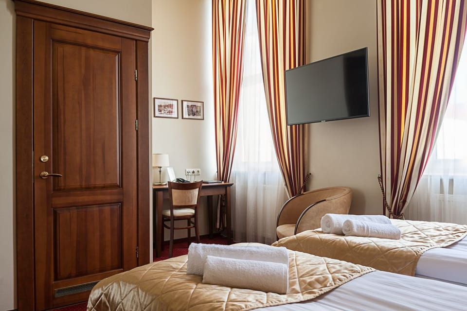 Classic Twin Room, City View | In-room safe, desk, blackout drapes, iron/ironing board